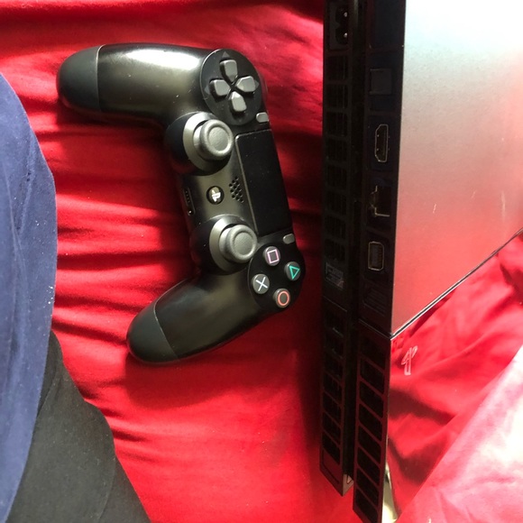 PLAYSTATION 4 - Picture 3 of 4